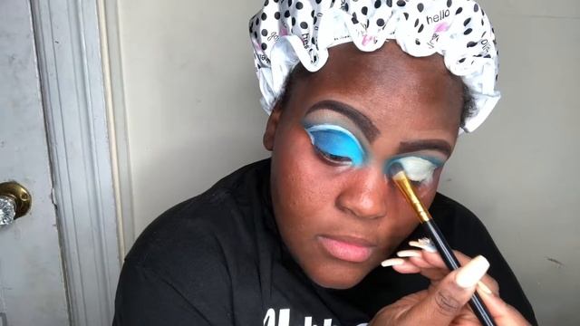 NEON BLUE EYEMAKEUP || EBONI CHAUNTAE смотреть онлайн