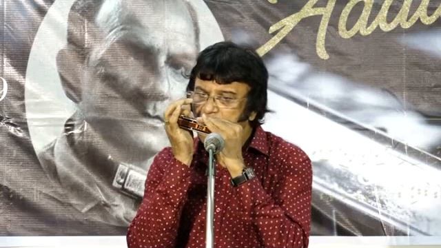 KE PROTHOM KACHHE ESECHHI (HARMONICA BY ASIM BANERJEE) смотреть онлайн