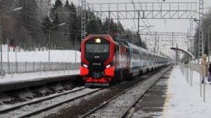 ЭП2К - 500 с пассажирским поездом №743У „Аврора» , проследует платформу Сенеж.