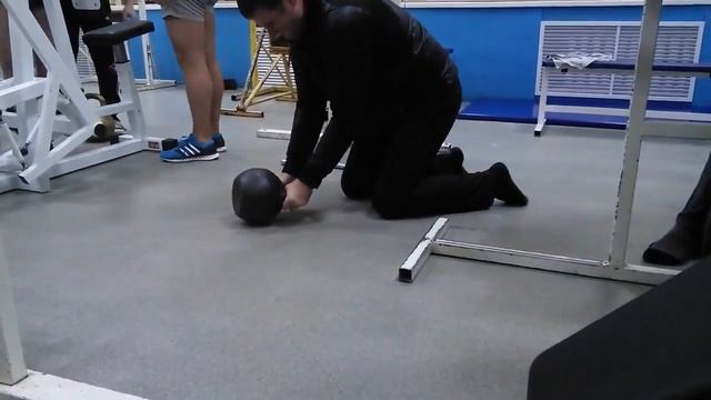 Фокус с советской гирей 32кг./ tricks with soviet 32 kg kettlebell смотреть онлайн