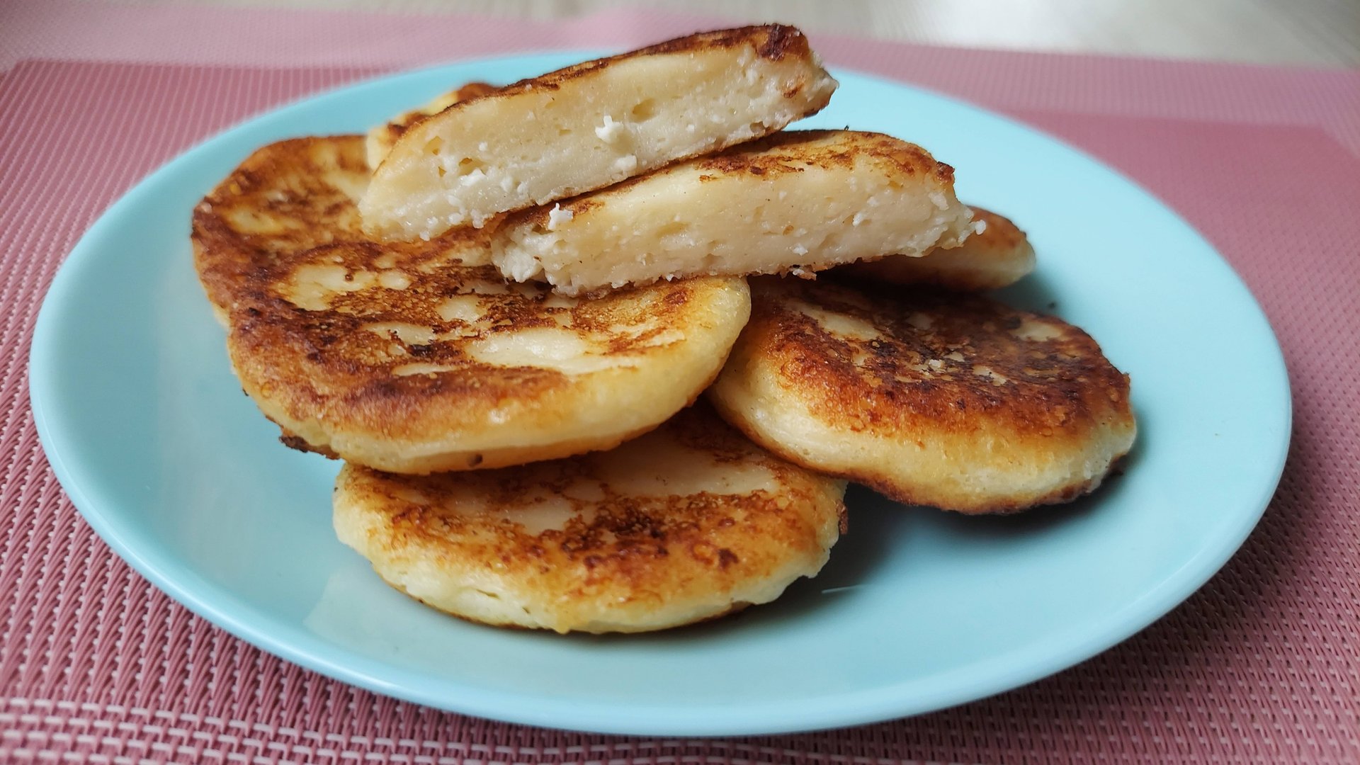 Удачный рецепт сырников! Пятиминутная вкуснота на завтрак или перекус быстро и просто смотреть онлайн