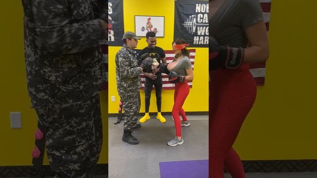 Military Husband Surprises Wife At Gym смотреть онлайн