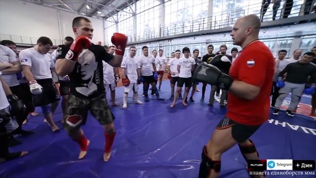 Бокс от Федора Емельяненко, работа на лапах и в парах смотреть онлайн