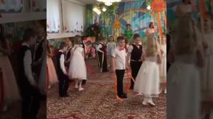 Женский день 8 Марта 8 группа, игра "Солнышко и лучики"