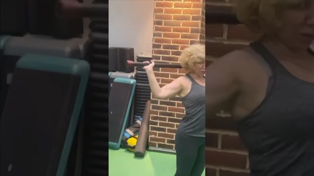 В зале смотреть онлайн