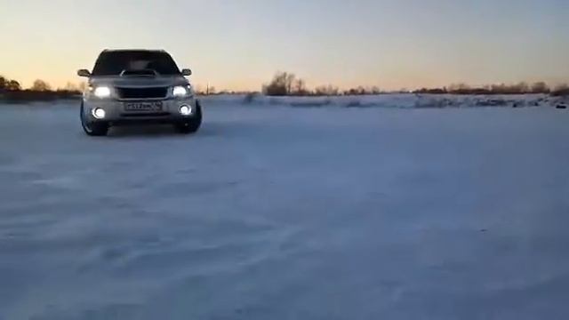 Subaru Forester SG5 по снегу смотреть онлайн