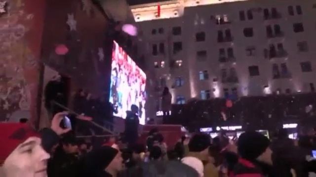 В ОЖИДАНИИ ПРАЗДНИКА смотреть онлайн