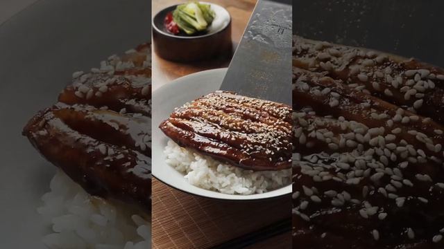 Bowl of rice topped with spitchcocked eels 2 Cooking #rice #spitchcocked_eels #Cooking смотреть онлайн