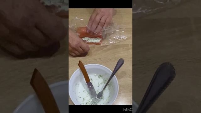 Лосось слабосоленый с творожным сыром и укропом. смотреть онлайн