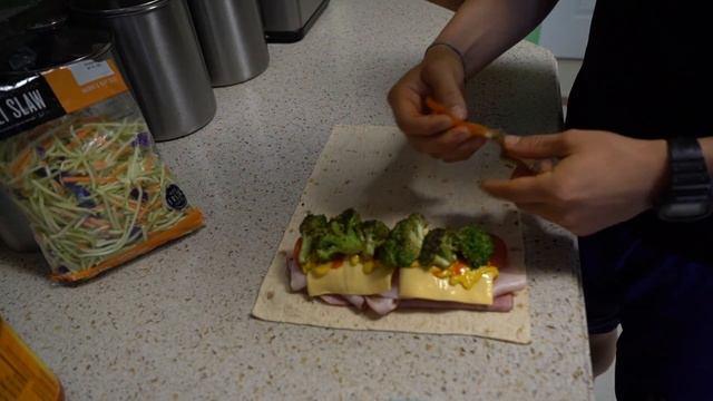 Macro Friendly XL 5 Minutes or Less Wrap Gainz Recipe Tutorial! смотреть онлайн