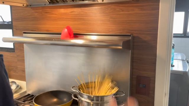 SPAGHETTI ALLE VONGOLE смотреть онлайн