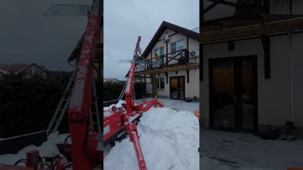 Остекленение загородного дома с помощью мини крана Паук.