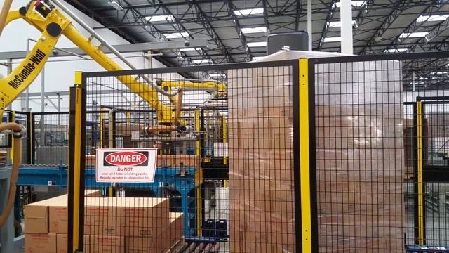 Huy Fong Foods, Inc. Sriracha Factory Tour Final Robotic Boxing and Pallet Wrap! смотреть онлайн