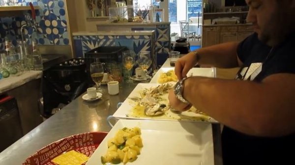 Tratoria Caprese Разделка рыбы в ресторане путешествуем с ЛАРУССИЯ