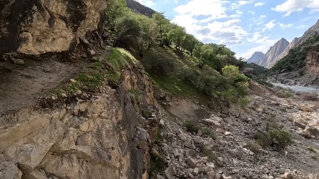 Neighbors Help, Atabak Fishing and Giving Fish to Neighbor: A Journey of Empathy смотреть онлайн