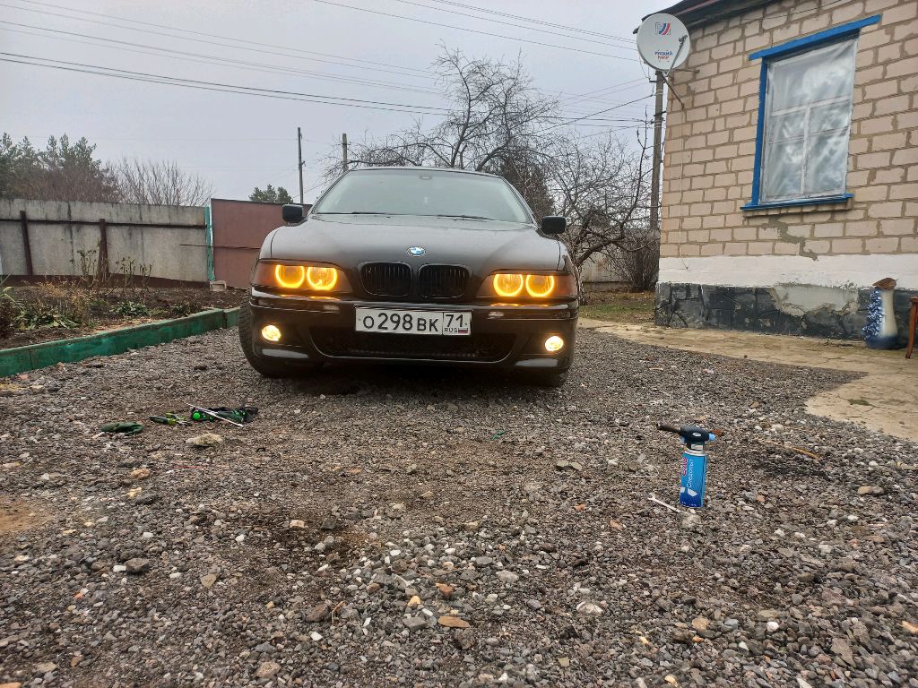 BMW E39 523i