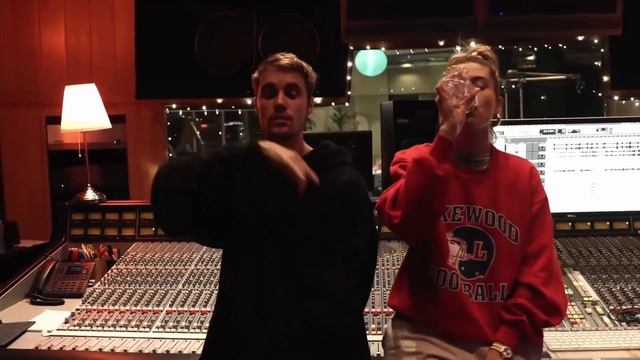 Hailey Bieber Furiously Reacts To Leaked Video Call Of Justin And Selena смотреть онлайн