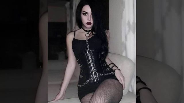 LIVIN LA VIDA LOCA - HARDSTYLE смотреть онлайн