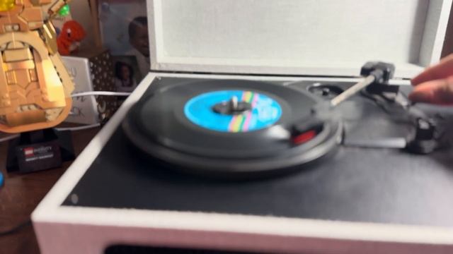 Cool record player: Crosley CR8017B Voyager Vintage Portable смотреть онлайн