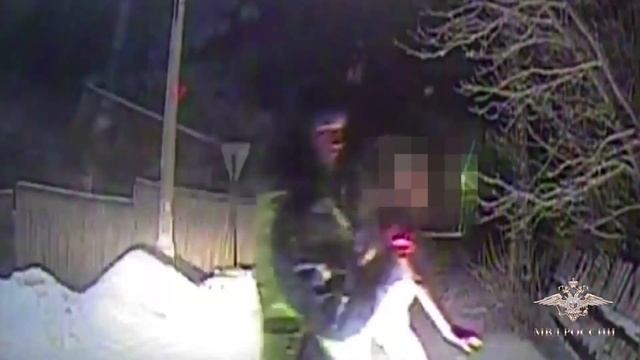Спасли замерзавшую девочку смотреть онлайн