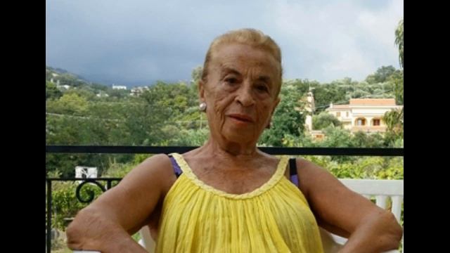 Enza Russo [Nonna Pupa] nella filastrocca Un mini diavoletto смотреть онлайн