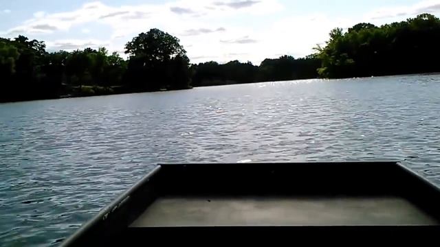 10ft Jon Boat with 7.5 Mercury!(17.5mph test run) смотреть онлайн