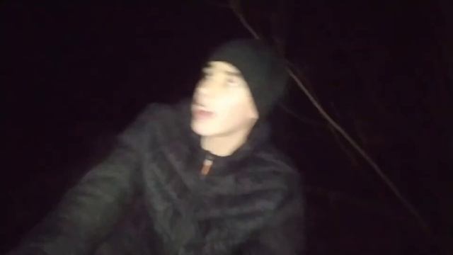 пацаны катаются на льду на пруду смотреть онлайн
