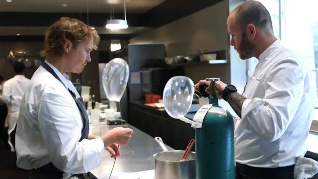 SIGNATURE DISHES OF 5 WORLD FAMOUS CHEFS смотреть онлайн