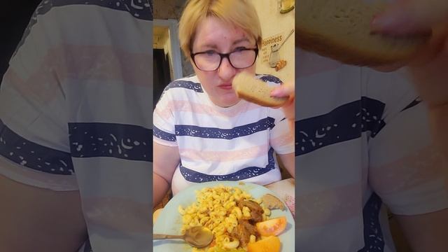 Обожаю гуляш с макаронами 👍👍👍#mukbang #еда #асмр смотреть онлайн