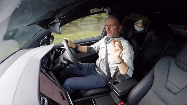 Can a petrolhead come to terms with EV's?? Tesla Model X Vs Nissan Leaf смотреть онлайн