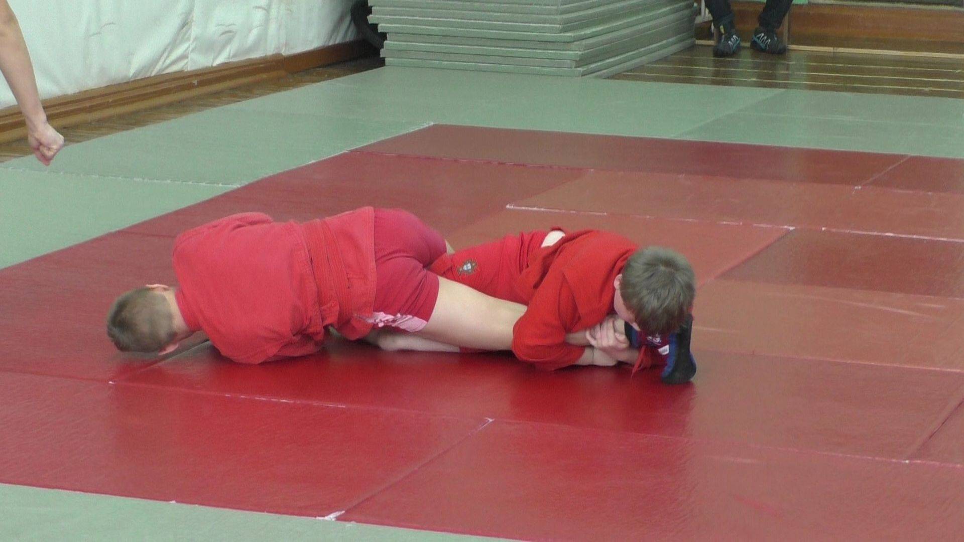 Приготовил завтрак! Соревнования по самбо МИША ПОЛУЧИЛ ТРАВМУ но медаль получил! смотреть онлайн