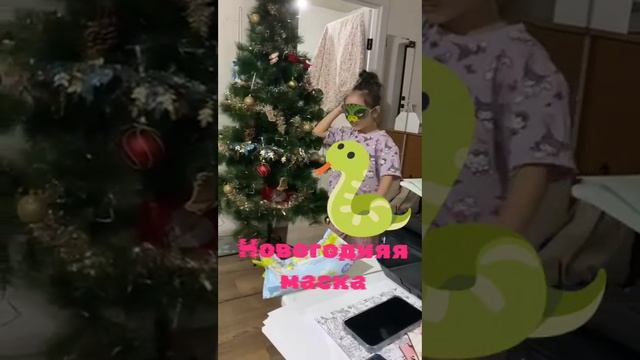 Внучка готовится встречать Новый год. смотреть онлайн