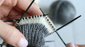 Показываю, как легко перейти на другой цвет в вязании спицами