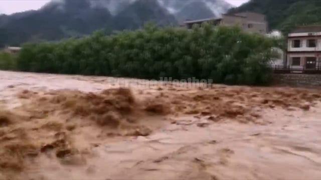 China is suffering! A strong earthquake shakes Yunnan! Record flood in Jiangxi! смотреть онлайн