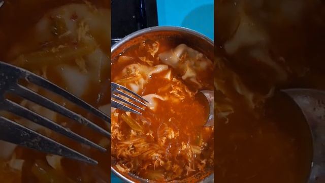 Kimchi dumpling soup #tasty #koreancuisine #korean #koreanfood #food #foodie #chicken смотреть онлайн