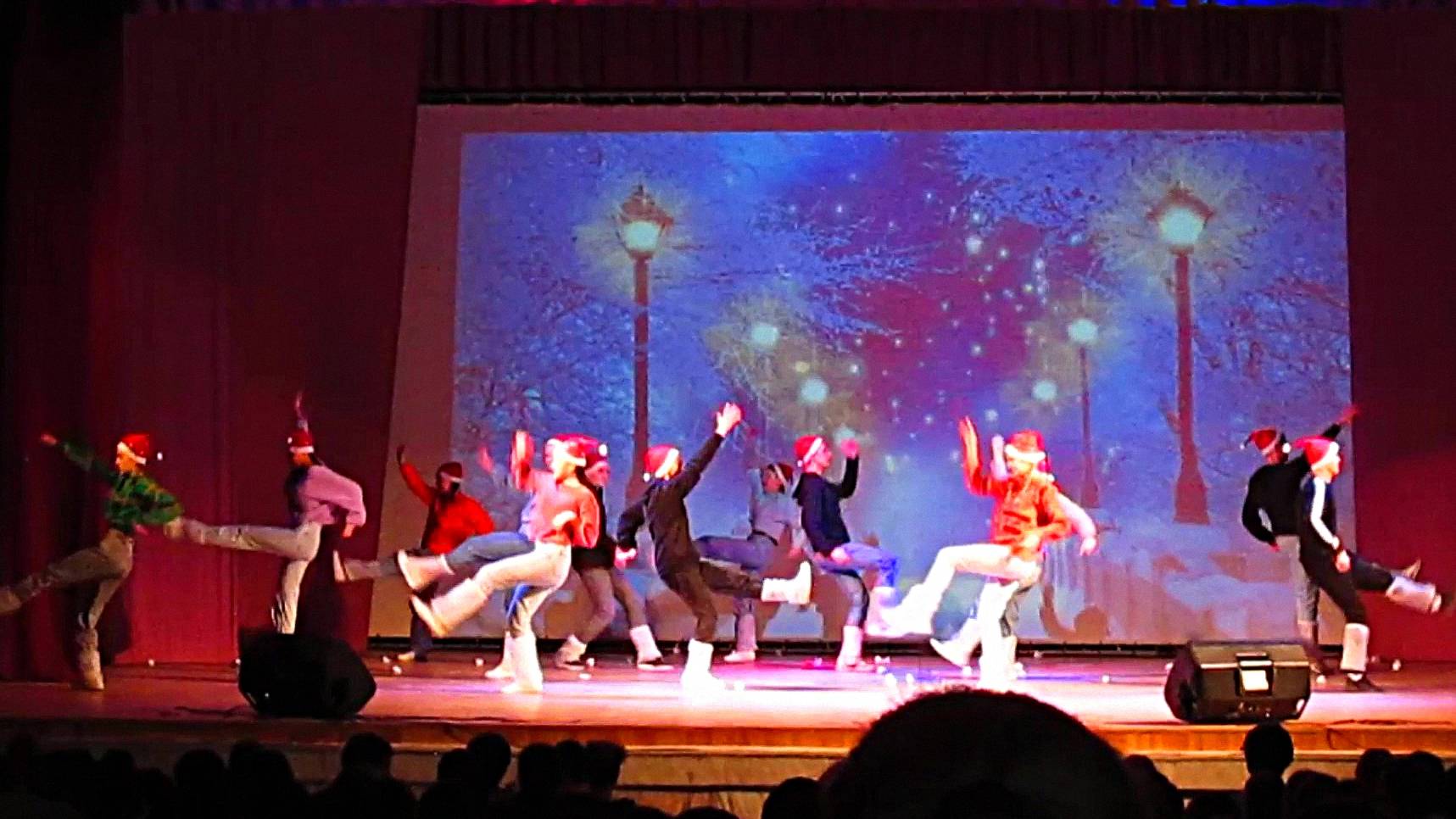 Эстрадный танец "Звенит январская вьюга" смотреть онлайн