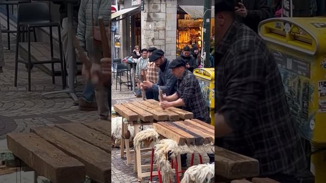 учимся играть на брёвнах. смотреть онлайн