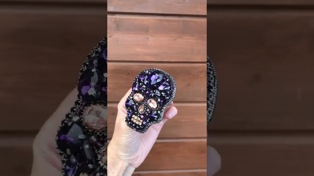 Брошь череп смотреть онлайн