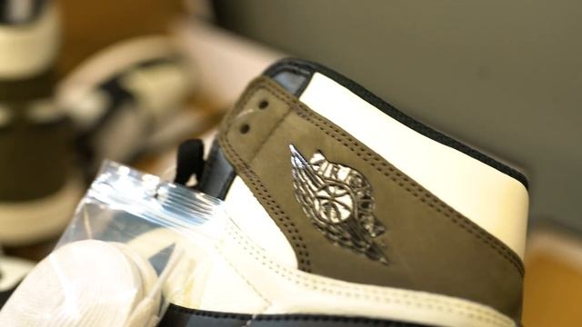 How to LEGIT CHECK the Air Jordan 1 "DARK MOCHA" in under 5 minutes! | Fake Vs REAL смотреть онлайн