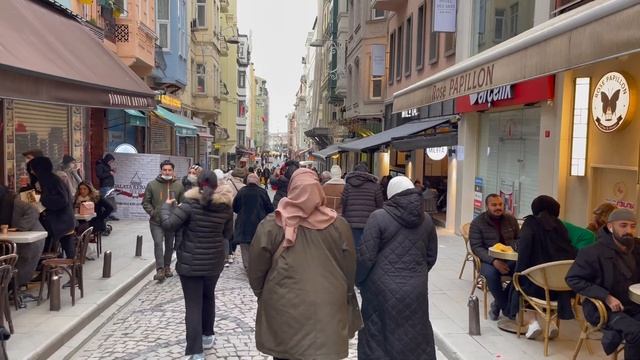 Walking Tour In Galata Neighbourhood ❄️🌨 20 March 2022 ( 4K UHD fbs60) 🇹🇷 смотреть онлайн