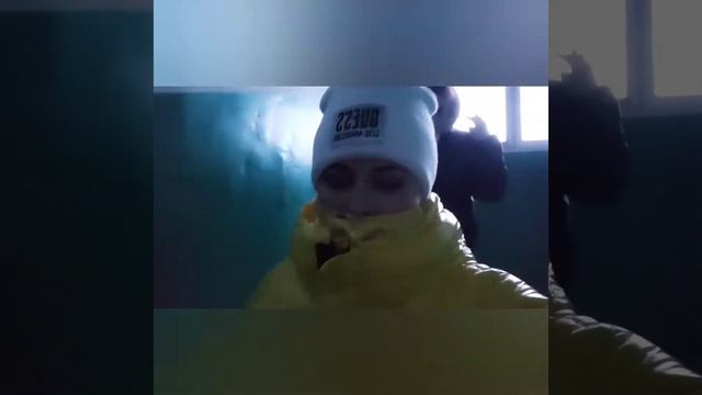 уходим,а собака тоже хочет на улицу