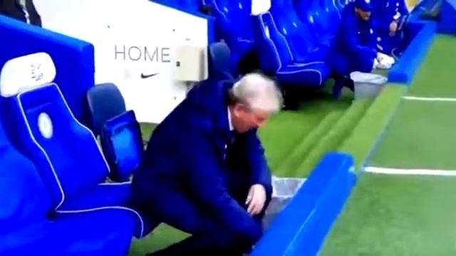 73 Years Old Roy Hodson Doing His Best To Take The Knee In A Cramped Space смотреть онлайн