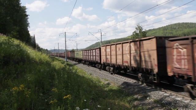 Электровоз ВЛ10-1804 с грузовым поездом. Симская-Ерал