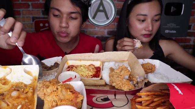 JOLLIBEE CRAVINGS HITS!!! // ChickenJoy Palabok Burger Steak French Fries смотреть онлайн