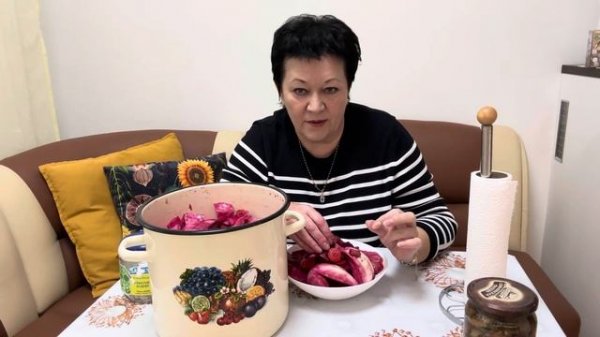 Рецепт капусты со свеклой и острым перцем // новые простыни