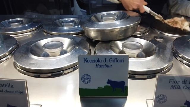 This gelateria has five chains in Naples, Italy | Gelateria Mennella смотреть онлайн