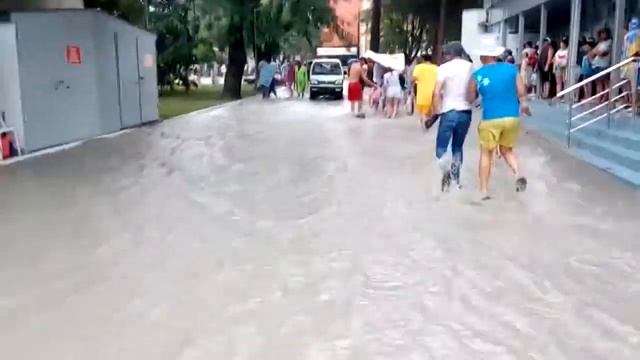 В Геленджике ливень 15 08 2017г 1 смотреть онлайн