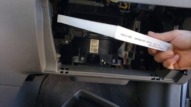 How to replace a ac cabin filter on a 2007 Toyota Corolla смотреть онлайн