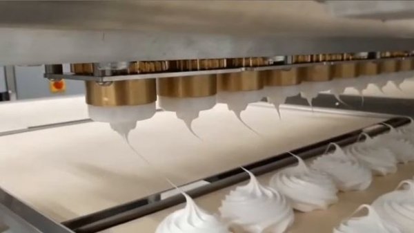 Отсадка зефира на тестоотсадочной машине от компании DitoGroup.