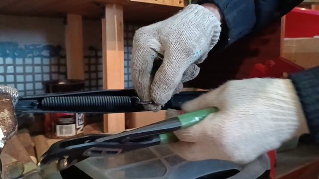 Как натянуть пружину поводка дворника